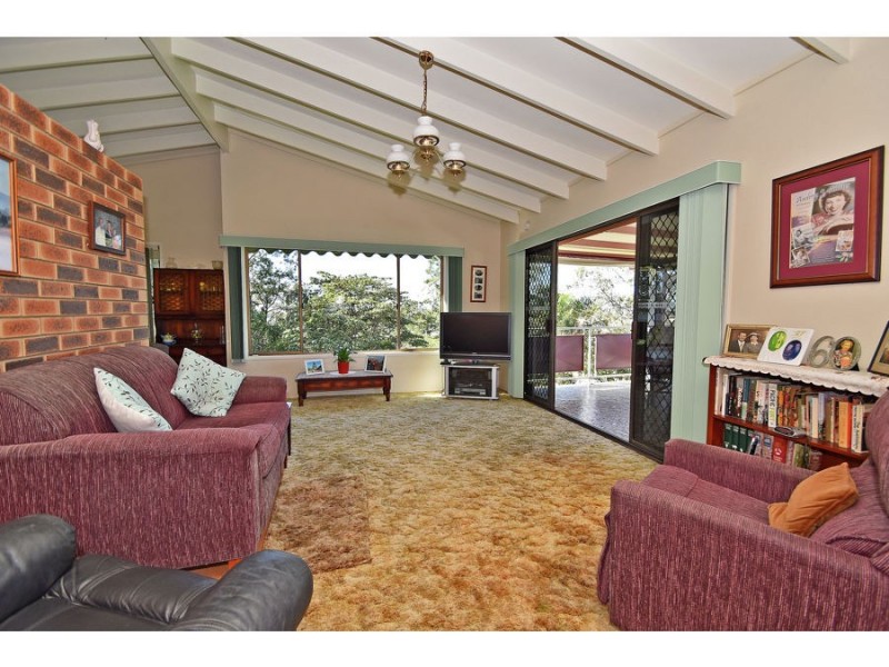 27 Hoya Street, Holland Park West QLD 4121