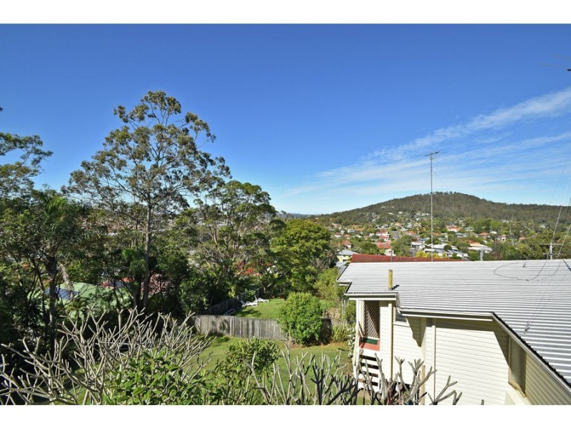 27 Hoya Street, Holland Park West QLD 4121