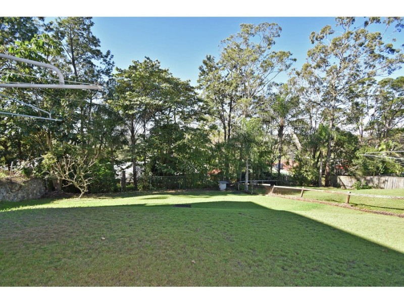 27 Hoya Street, Holland Park West QLD 4121