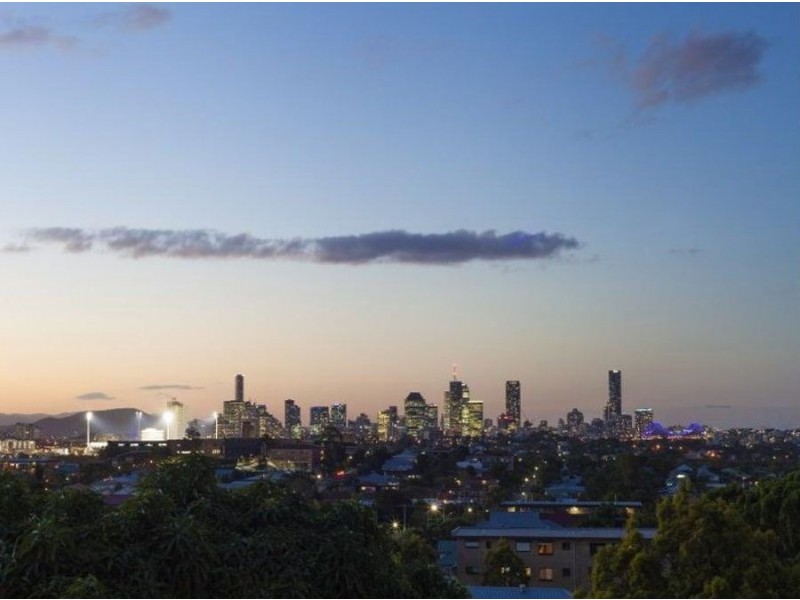 17 Welwyn Cr, Coorparoo QLD 4151