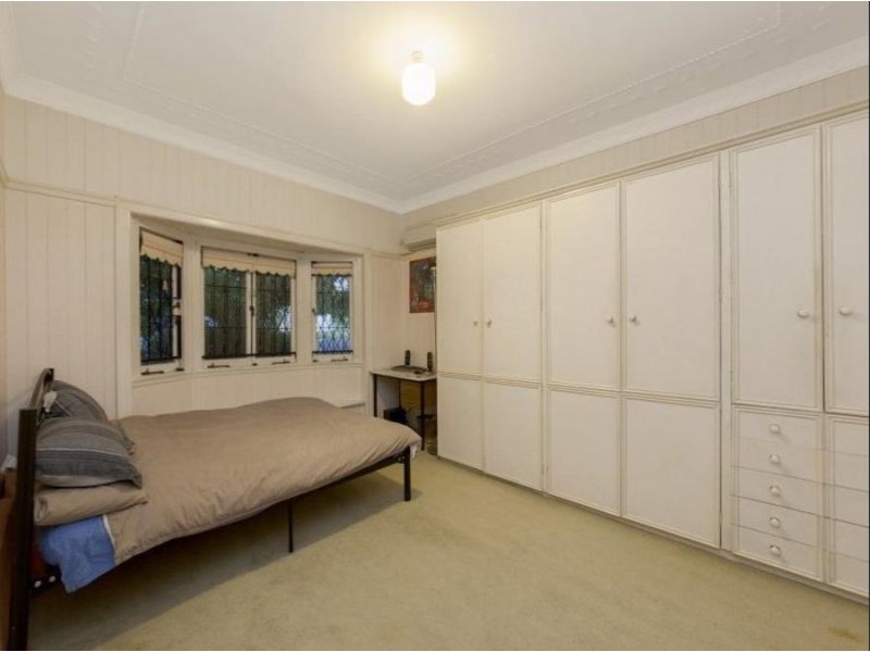 17 Welwyn Cr, Coorparoo QLD 4151