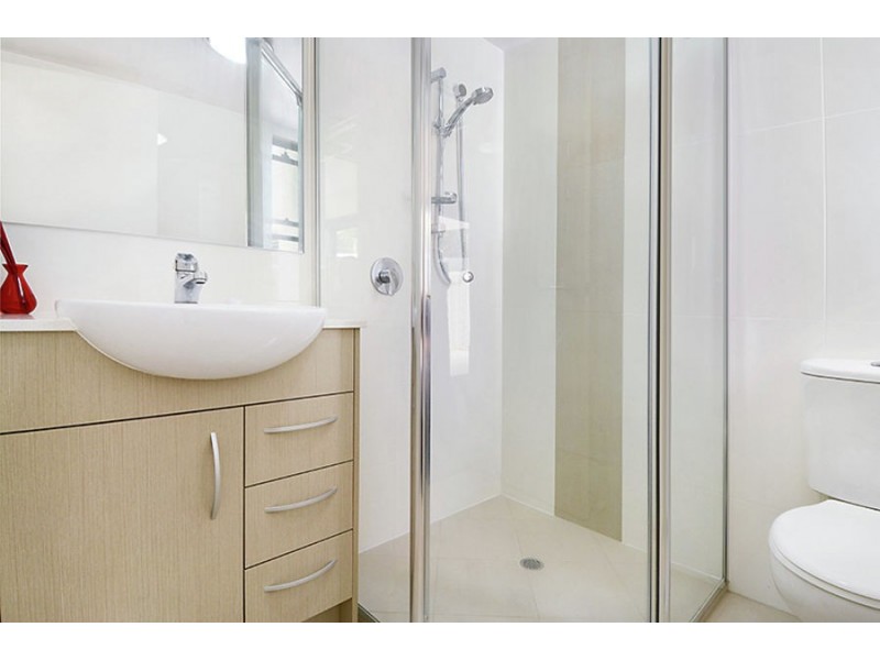 2 / 43 Victor Street, Holland Park QLD 4121