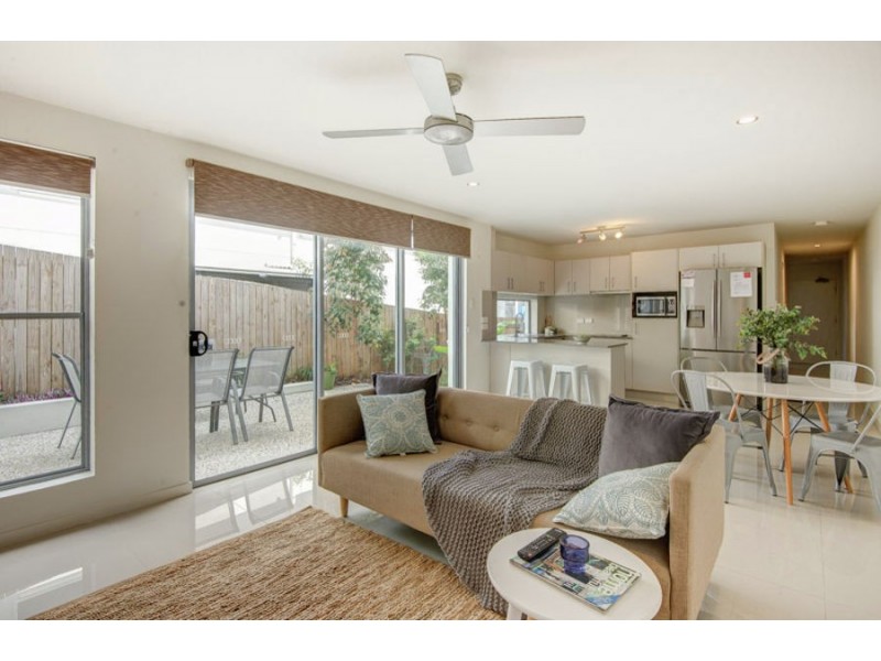 2 / 42 Latimer Street, Holland Park QLD 4121