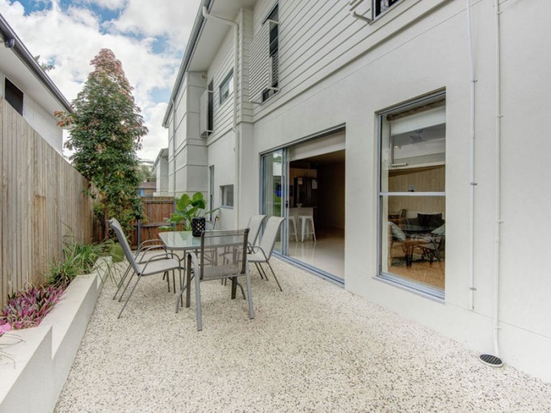 2 / 42 Latimer Street, Holland Park QLD 4121