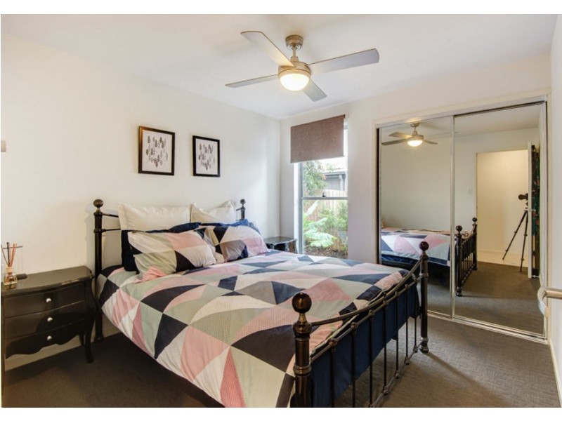 2 / 42 Latimer Street, Holland Park QLD 4121