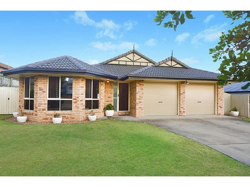 15 Clearmount Crescent, Carindale QLD 4152