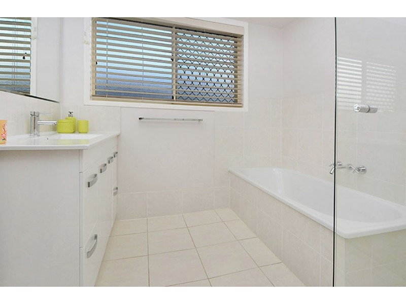 15 Clearmount Crescent, Carindale QLD 4152
