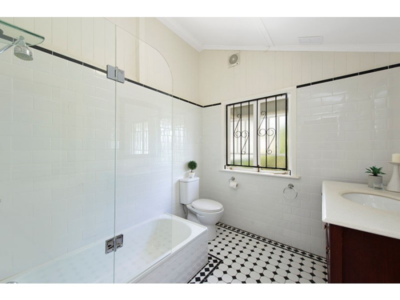 29 Skirving Street, Morningside QLD 4170