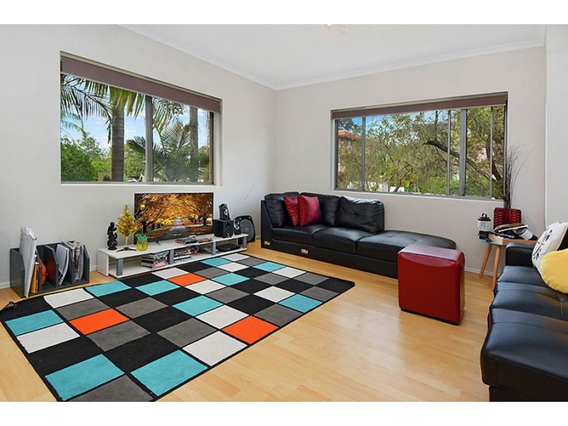 1 / 24 Weston St, Coorparoo QLD 4151