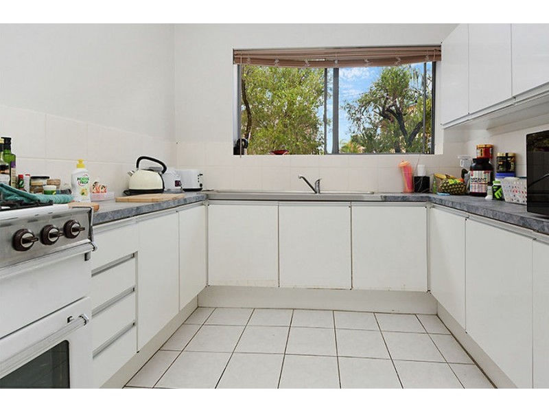 1 / 24 Weston St, Coorparoo QLD 4151