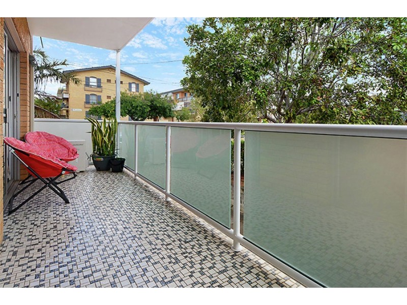 1 / 24 Weston St, Coorparoo QLD 4151