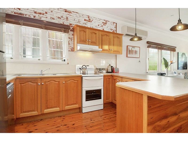 52 Provincial Rd, Holland Park QLD 4121