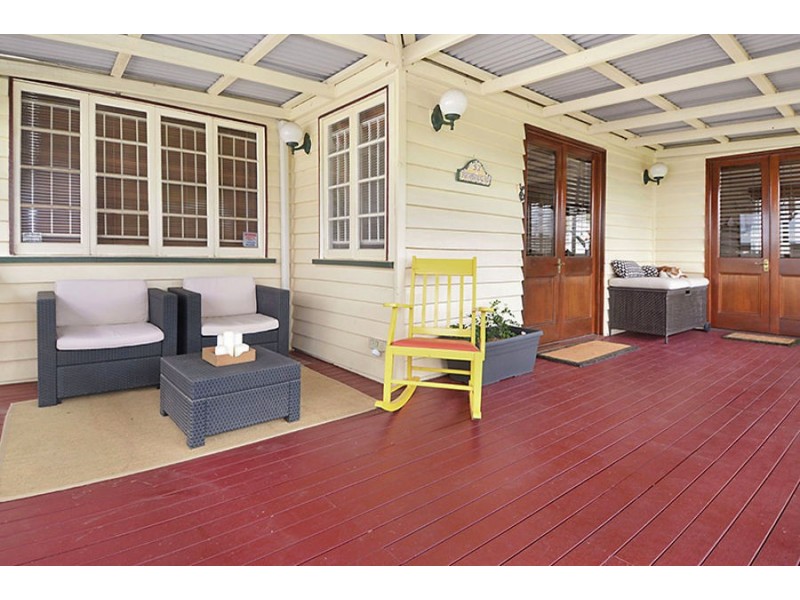 52 Provincial Rd, Holland Park QLD 4121