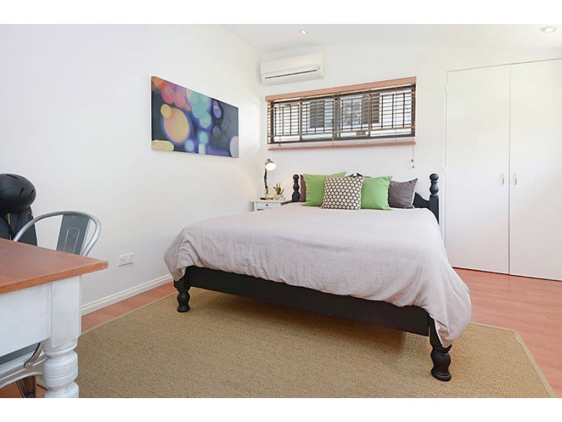 52 Provincial Rd, Holland Park QLD 4121