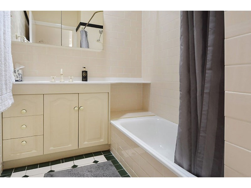 52 Provincial Rd, Holland Park QLD 4121