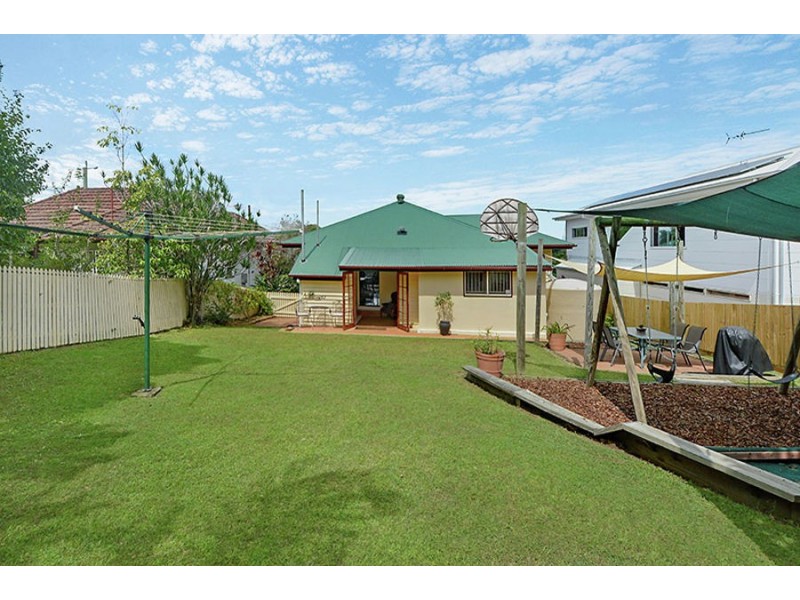 52 Provincial Rd, Holland Park QLD 4121