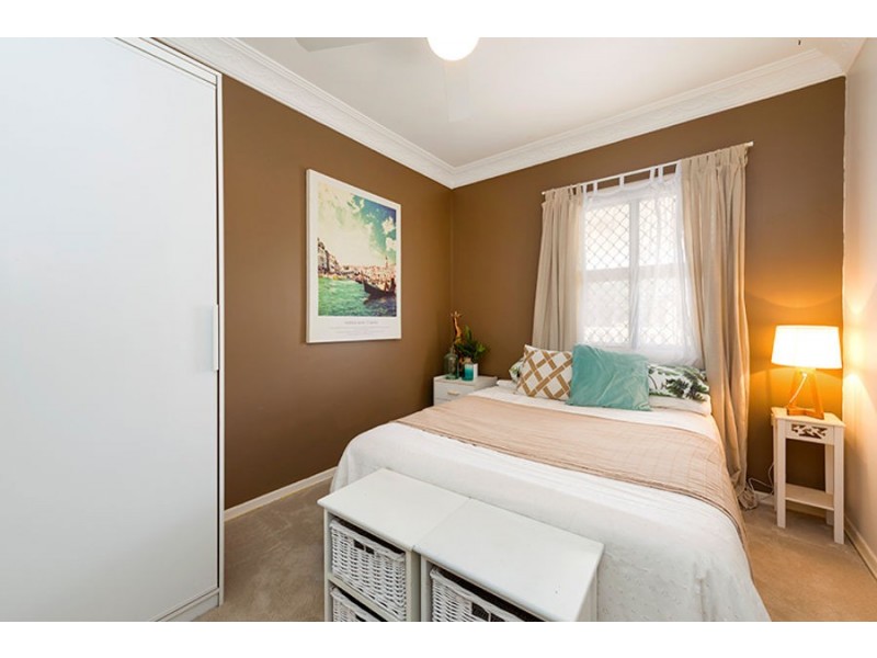 28 Latimer Street, Holland Park QLD 4121