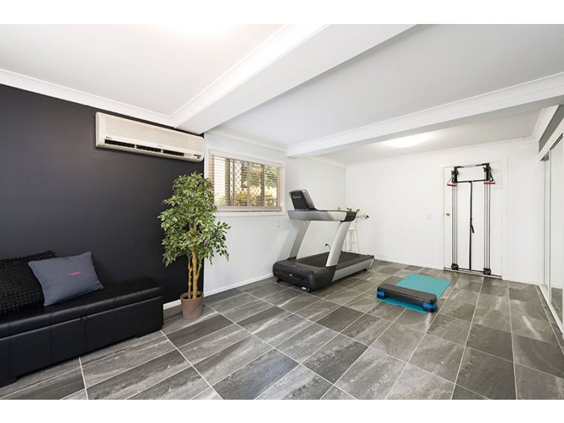 28 Latimer Street, Holland Park QLD 4121