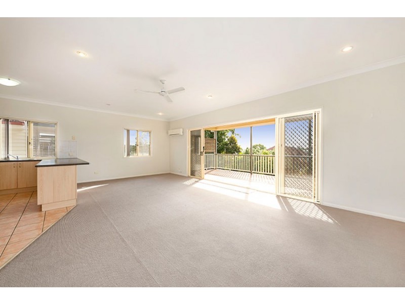 27 Boronia Avenue, Holland Park West QLD 4121