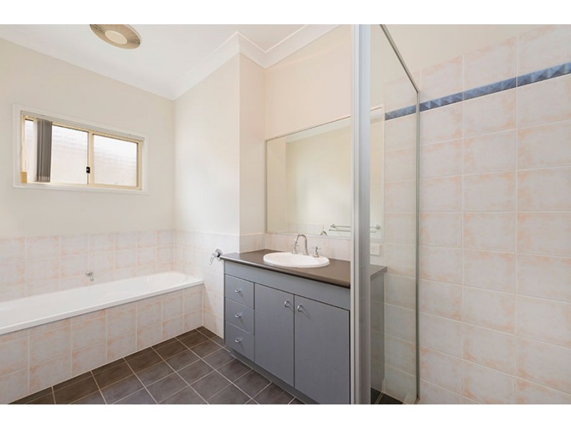 27 Boronia Avenue, Holland Park West QLD 4121