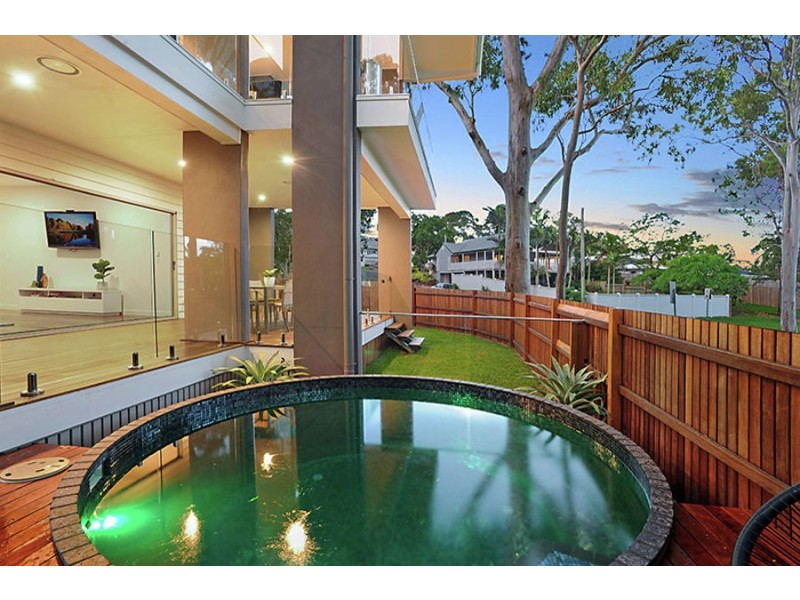 3 Follington Crescent, Coorparoo QLD 4151