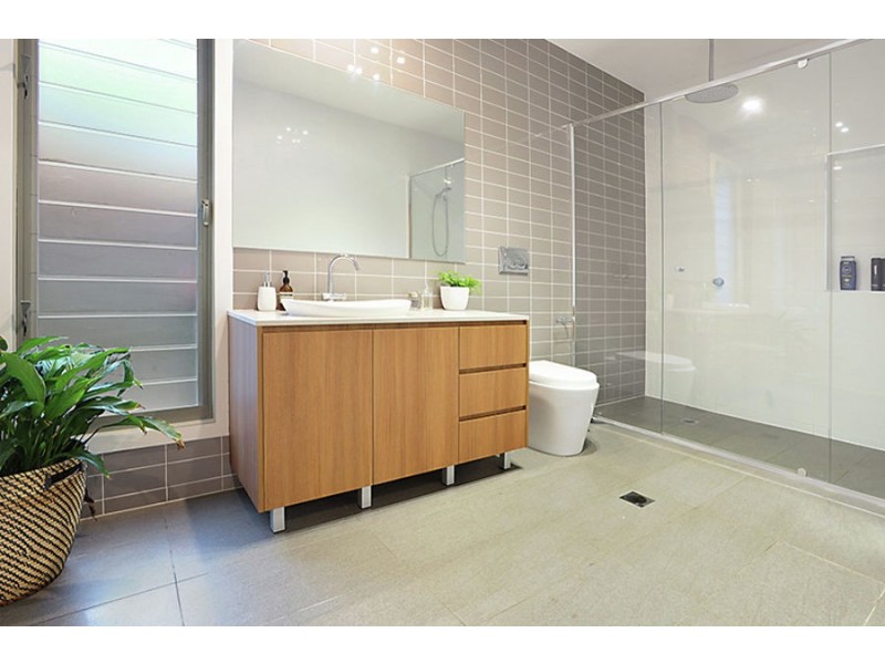 3 Follington Crescent, Coorparoo QLD 4151