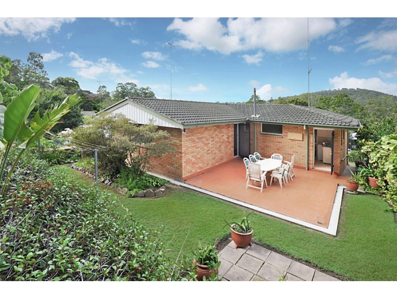 5 Dobbs St, Holland Park West QLD 4121