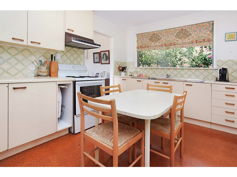 5 Dobbs St, Holland Park West QLD 4121