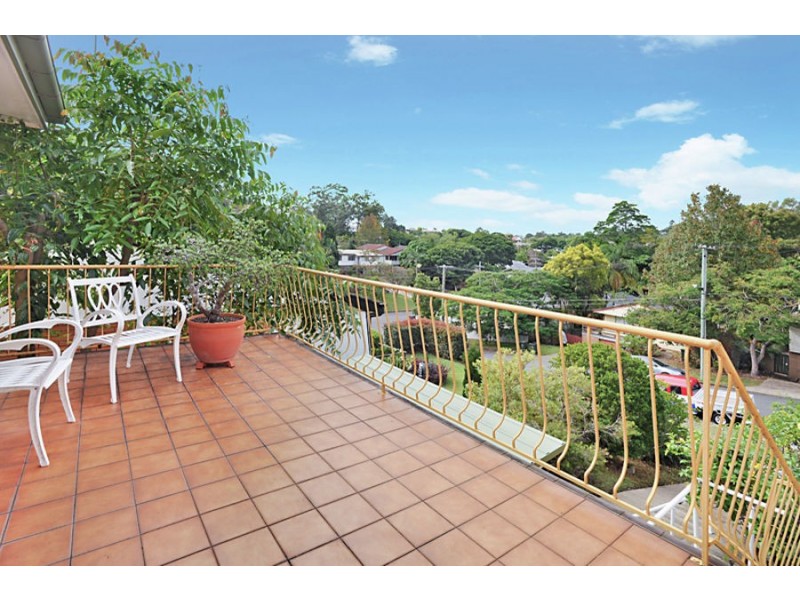 5 Dobbs St, Holland Park West QLD 4121