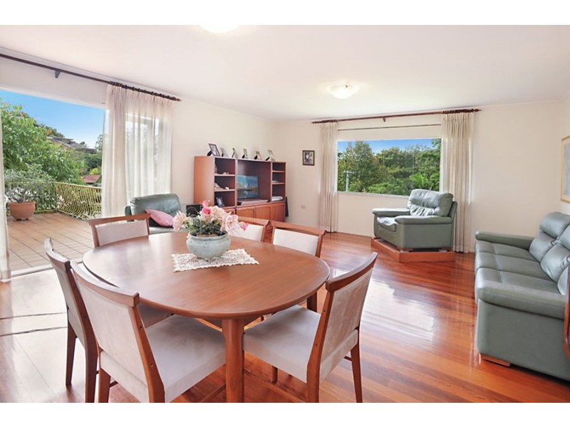 5 Dobbs St, Holland Park West QLD 4121