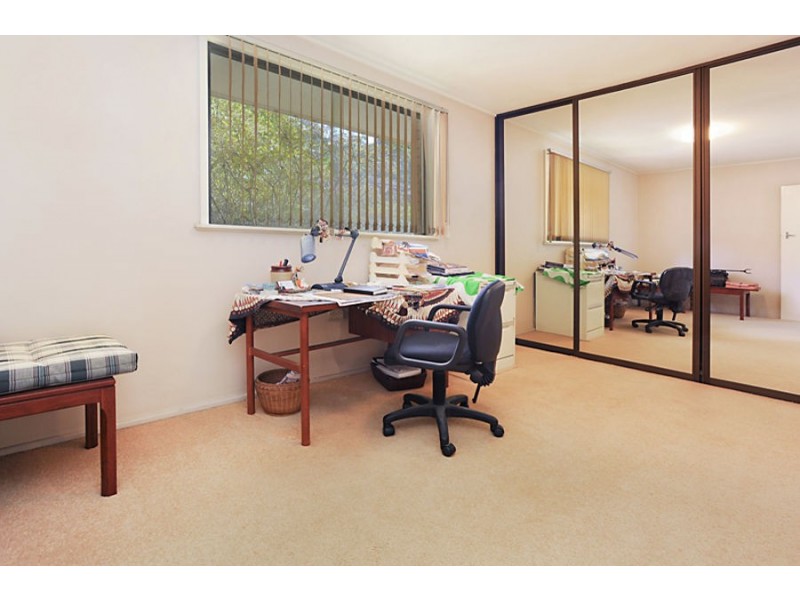 5 Dobbs St, Holland Park West QLD 4121