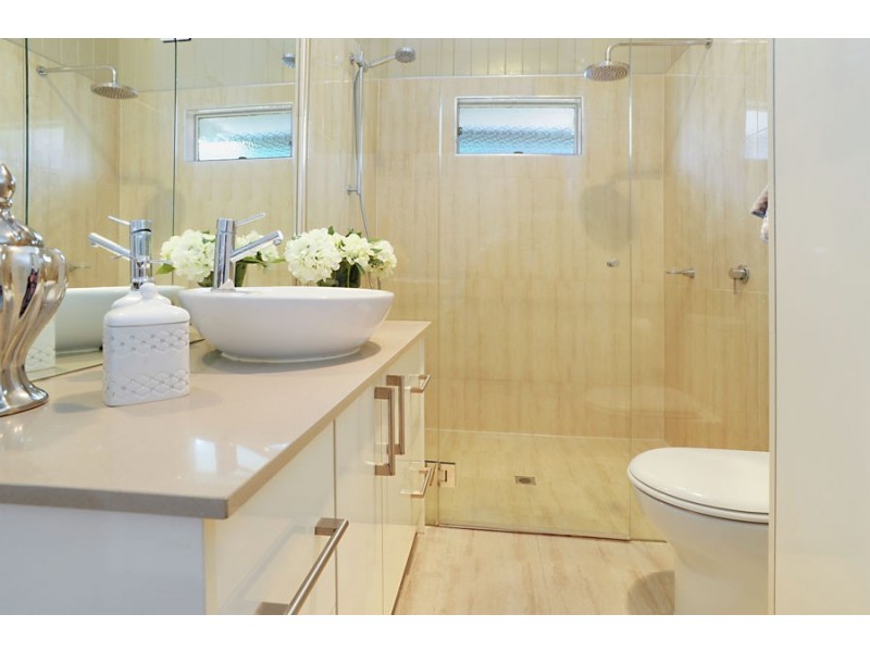 24 Waite Street, Norman Park QLD 4170