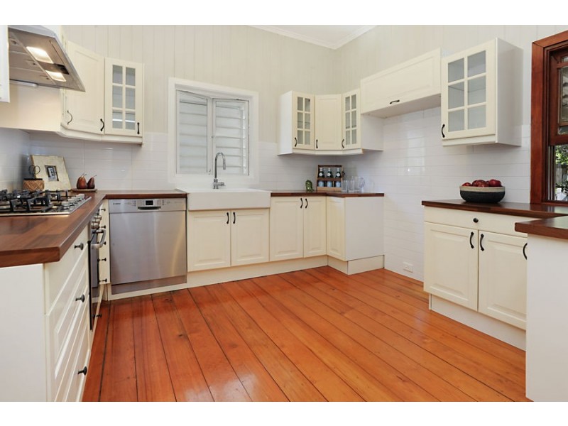 24 Waite Street, Norman Park QLD 4170