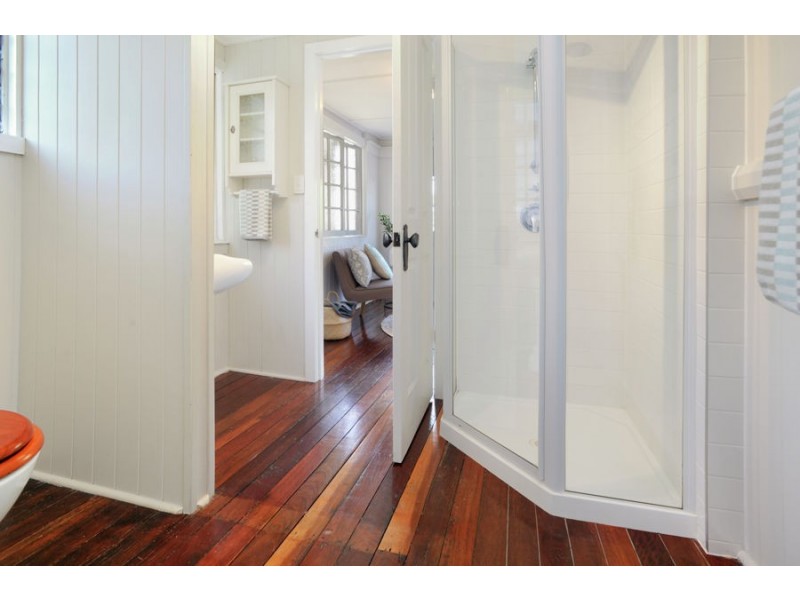 24 Waite Street, Norman Park QLD 4170