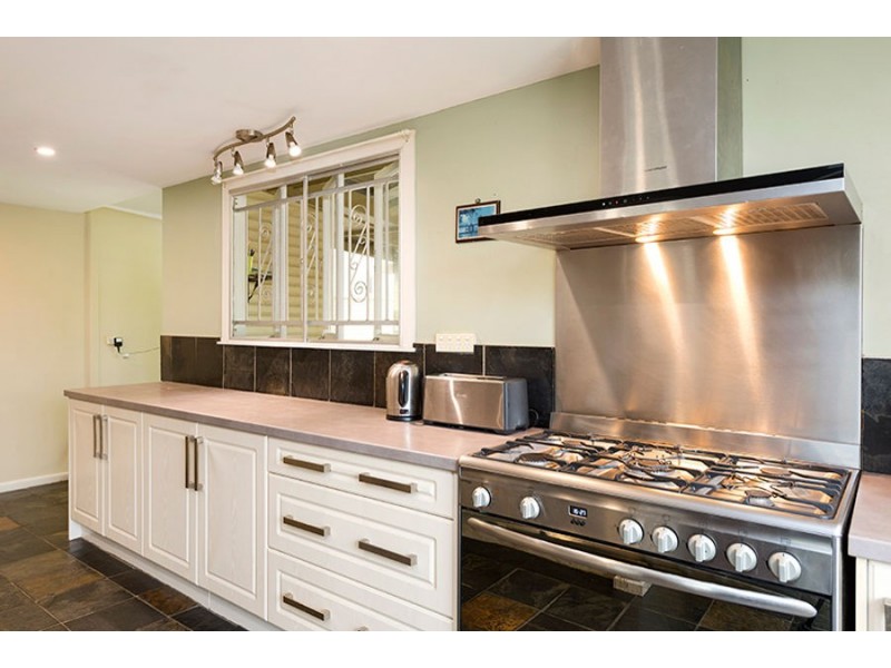 421 Nursery Road, Holland Park QLD 4121