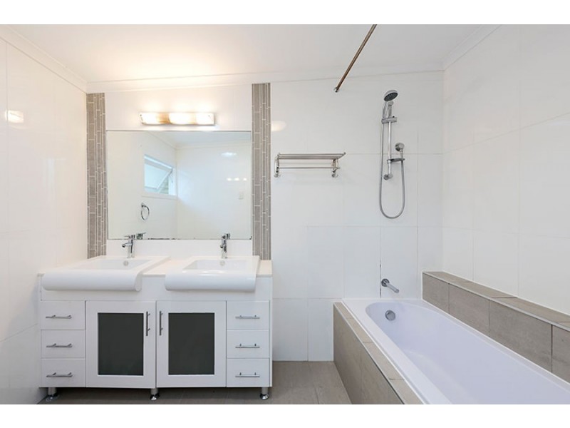 421 Nursery Road, Holland Park QLD 4121