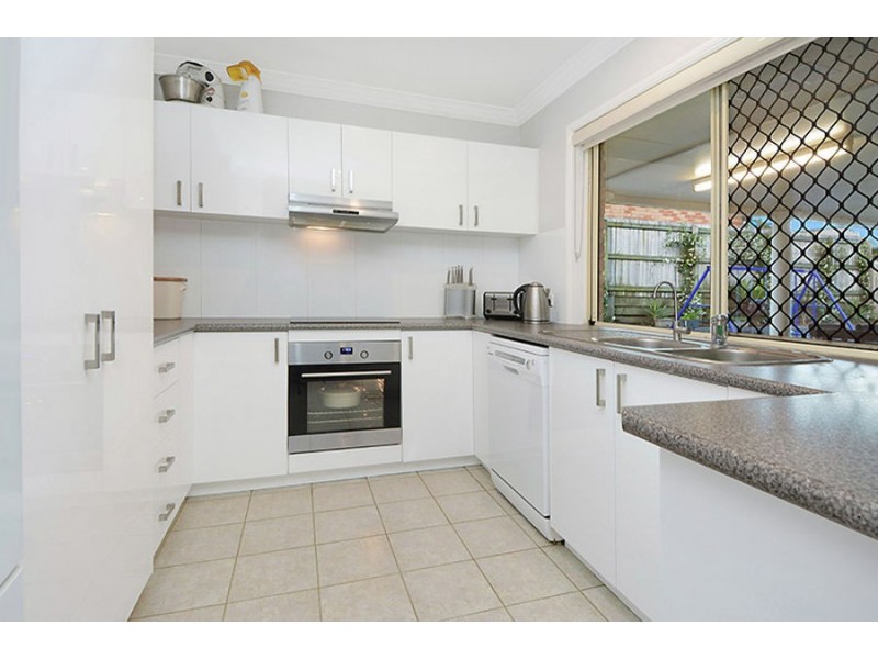 15 Clearmount Crescent, Carindale QLD 4152