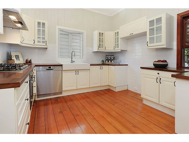 24 Waite Street, Norman Park QLD 4170