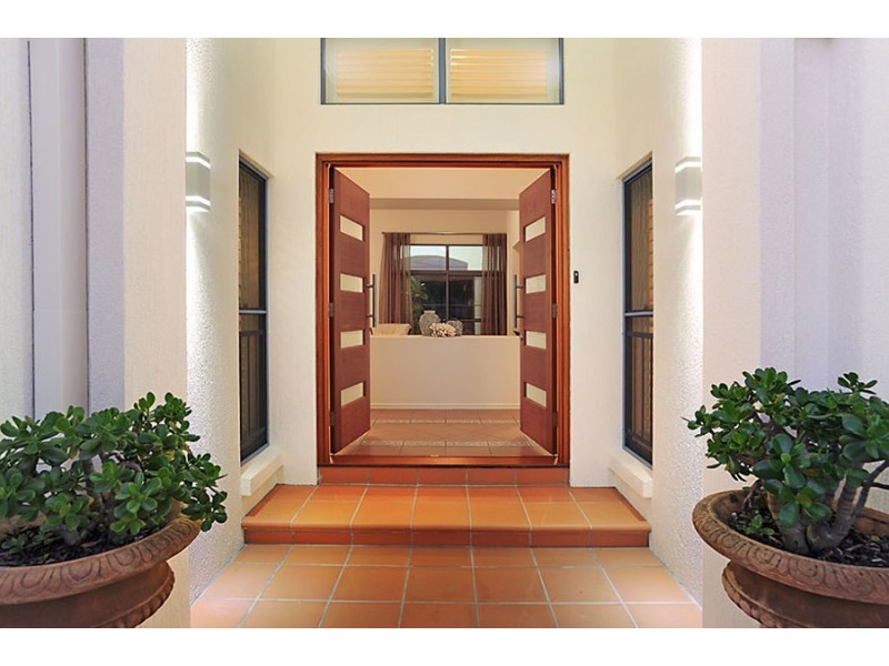 16 Newbury Place, Carindale QLD 4152