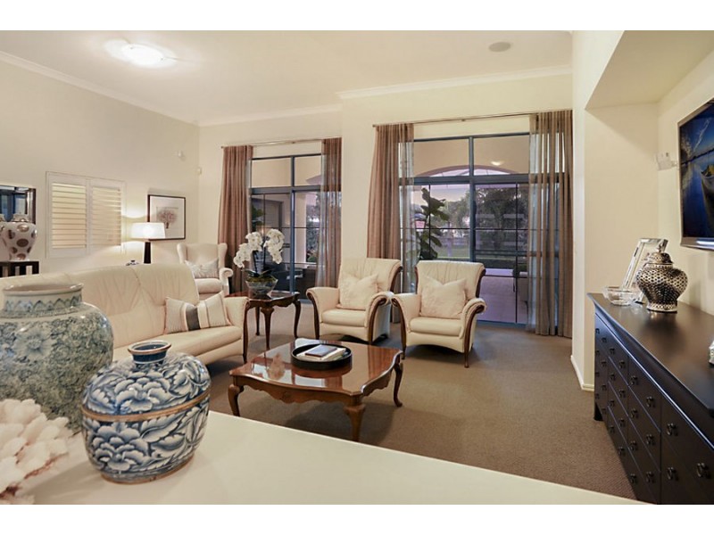 16 Newbury Place, Carindale QLD 4152