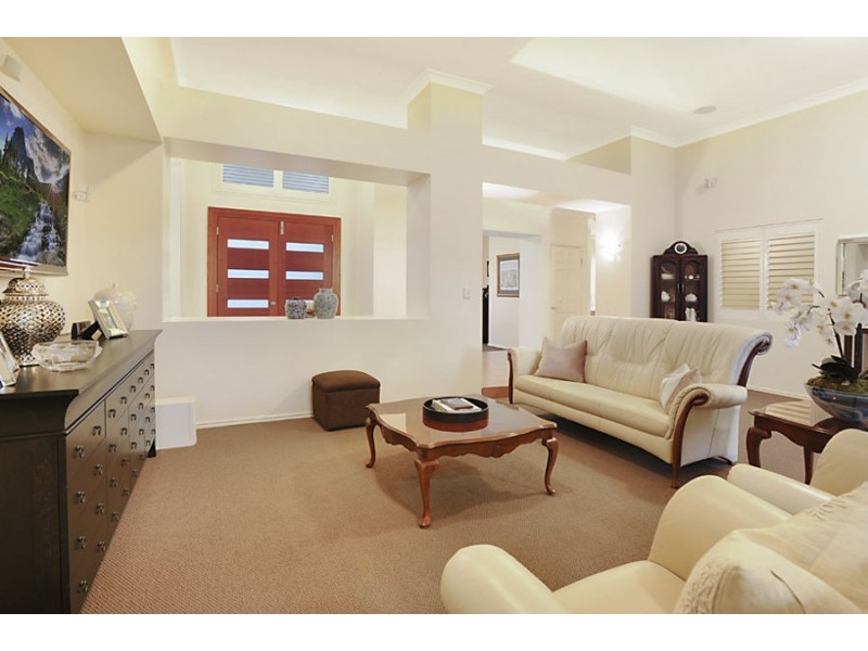 16 Newbury Place, Carindale QLD 4152