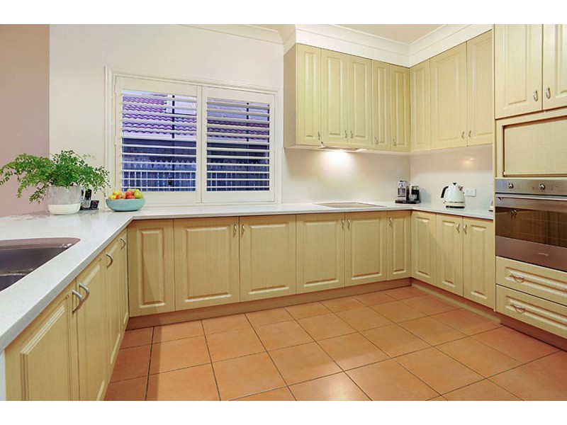 16 Newbury Place, Carindale QLD 4152