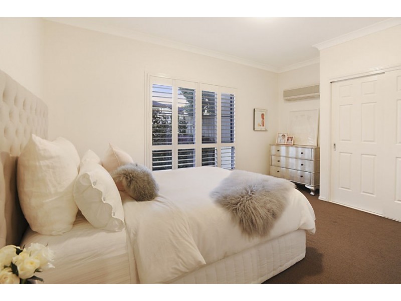 16 Newbury Place, Carindale QLD 4152