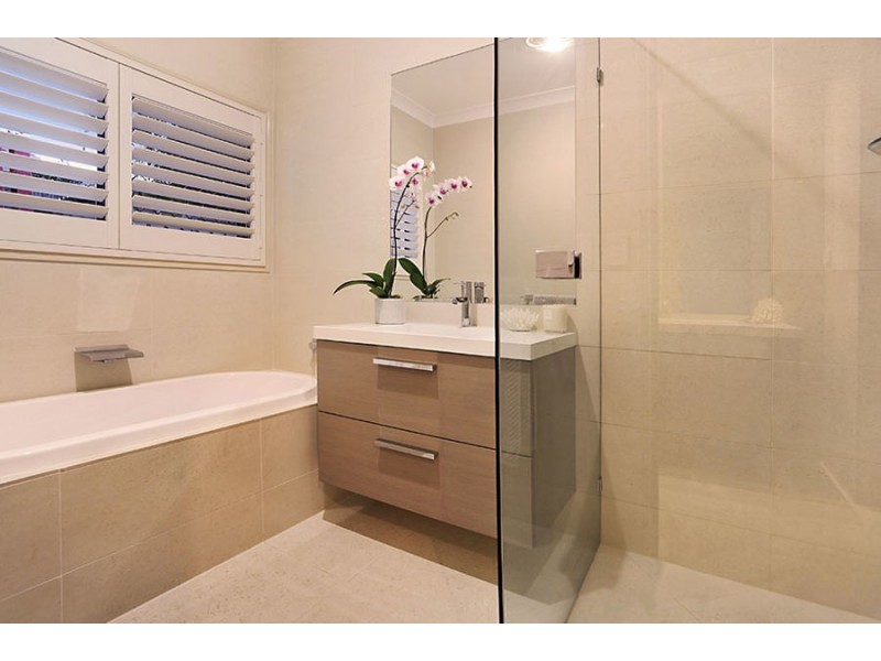 16 Newbury Place, Carindale QLD 4152