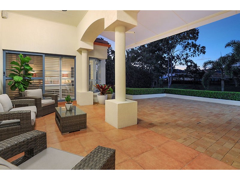 16 Newbury Place, Carindale QLD 4152