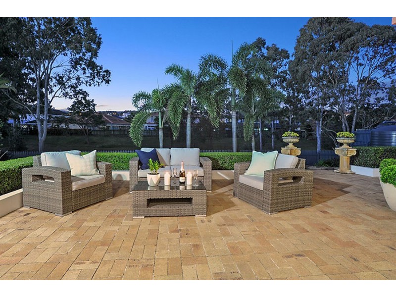 16 Newbury Place, Carindale QLD 4152