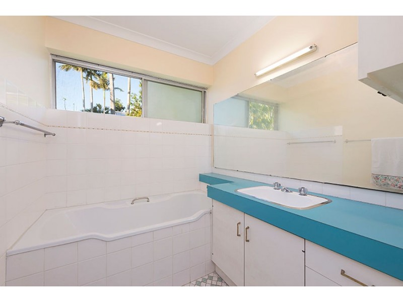 2/19 Leigh Street, Coorparoo QLD 4151