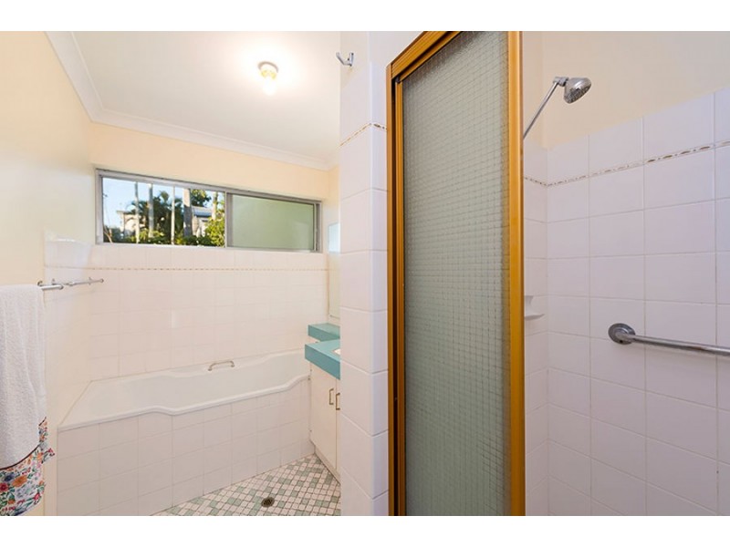 2/19 Leigh Street, Coorparoo QLD 4151