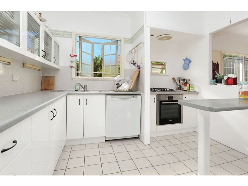 35 Barradine Street, Greenslopes QLD 4120