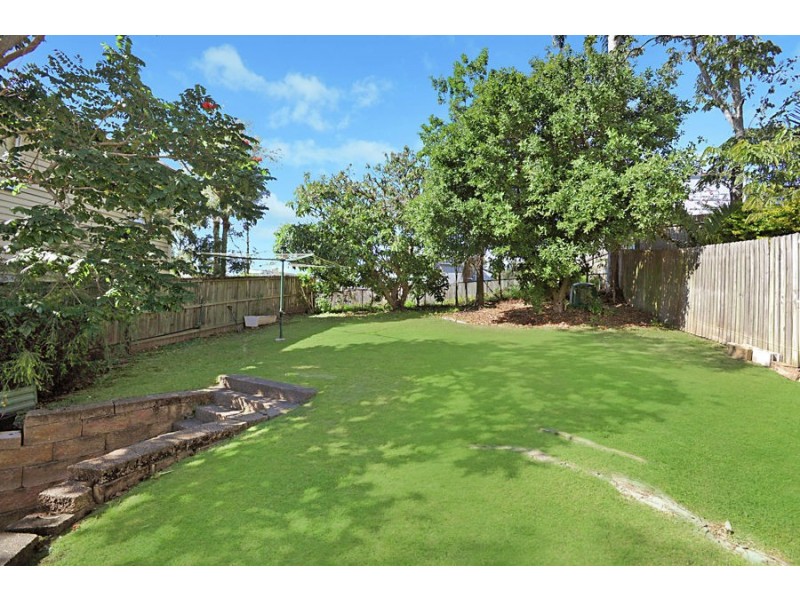 35 Barradine Street, Greenslopes QLD 4120